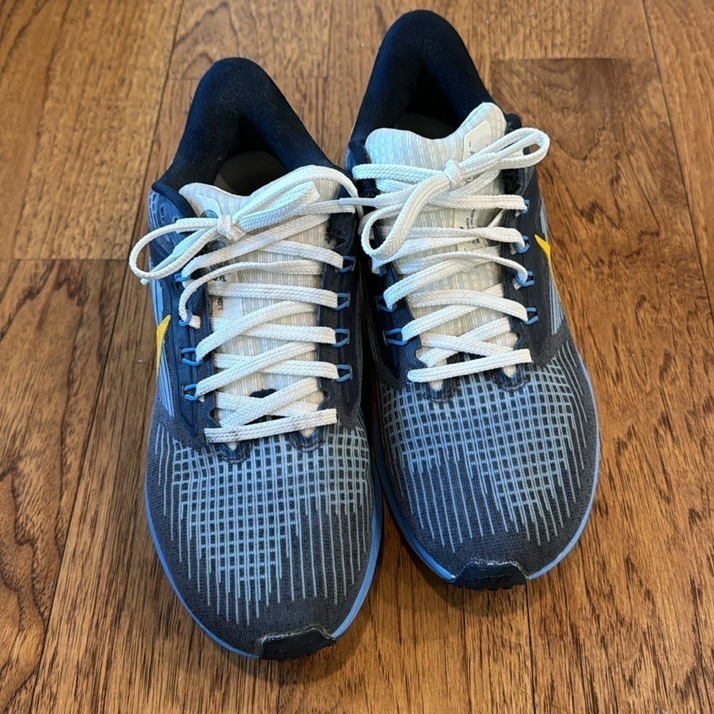 Nike Women's Shoes in Navy and Gold - Picture 9 of 10